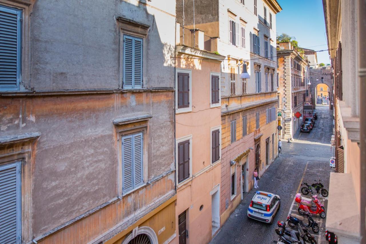 Spacious With Sunny Terrace Near Vatican Рим Екстер'єр фото